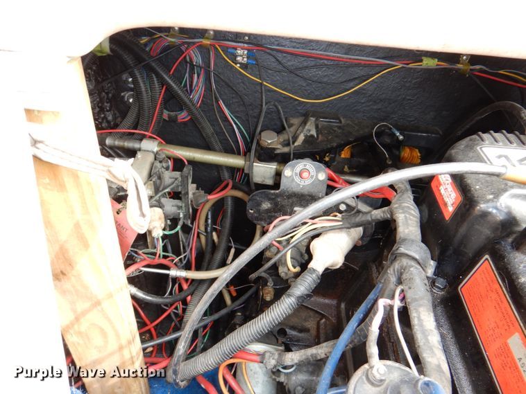 image for item JJ9295 1986 Larson  boat