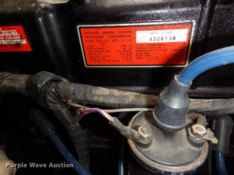 image for item JJ9295 1986 Larson  boat