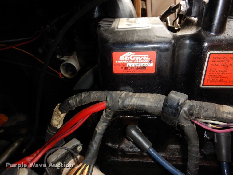 image for item JJ9295 1986 Larson  boat