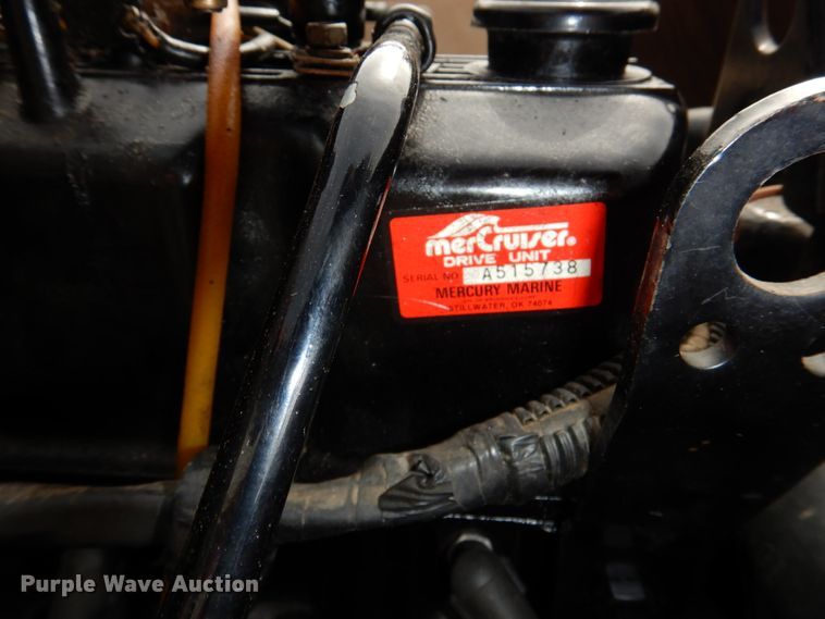 image for item JJ9295 1986 Larson  boat