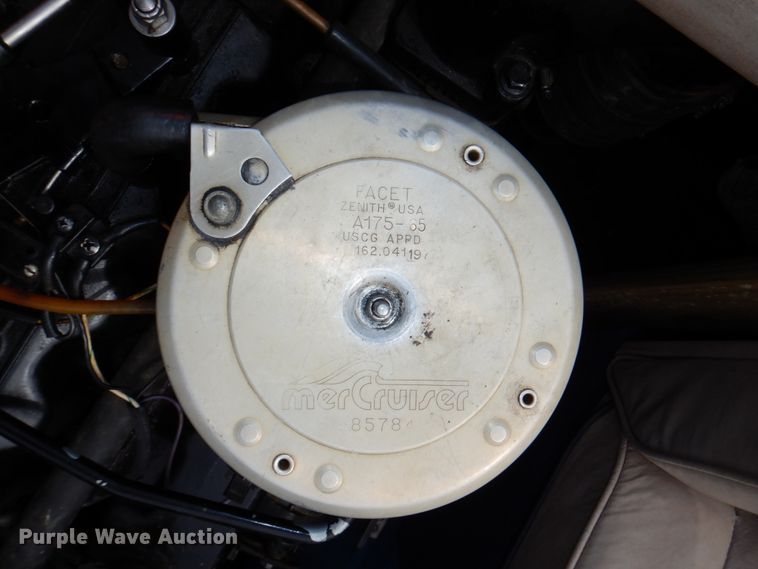 image for item JJ9295 1986 Larson  boat