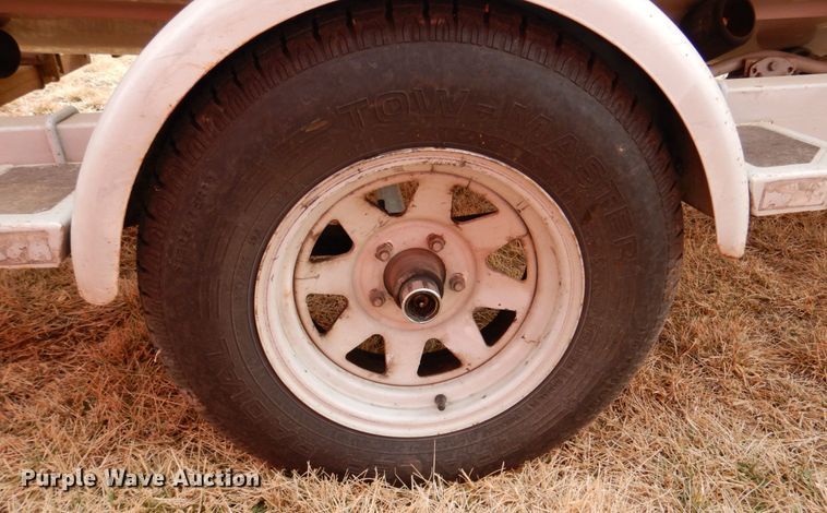 image for item JJ9295 1986 Larson  boat