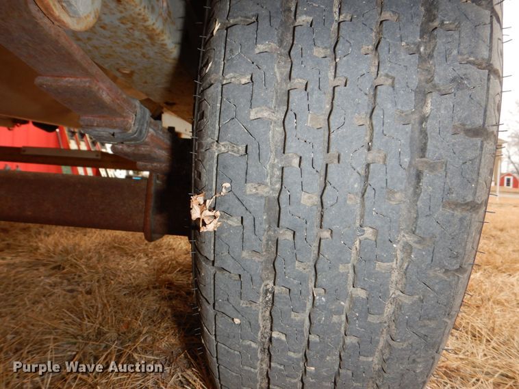 image for item JJ9295 1986 Larson  boat