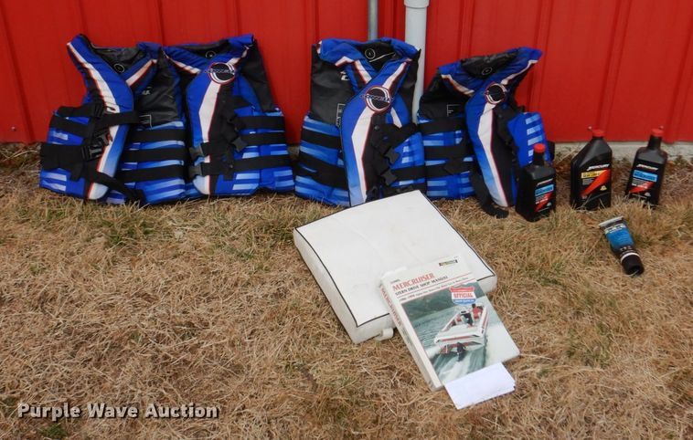 image for item JJ9295 1986 Larson  boat