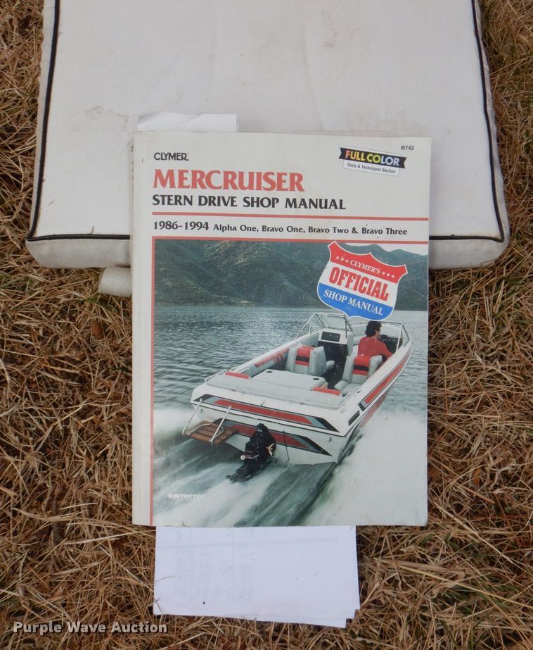 image for item JJ9295 1986 Larson  boat