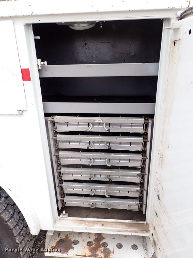 image for item JN9239 2007 International 4400  digger derrick truck