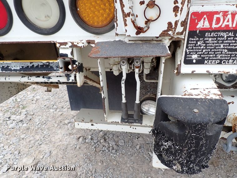 image for item JN9239 2007 International 4400  digger derrick truck