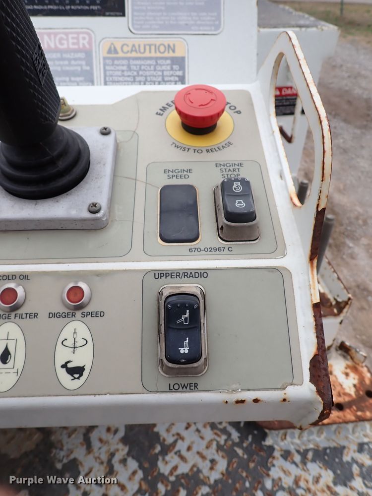 image for item JN9239 2007 International 4400  digger derrick truck