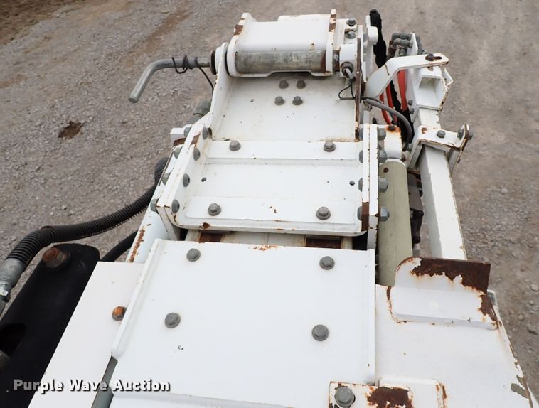 image for item JN9239 2007 International 4400  digger derrick truck