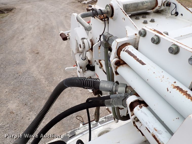 image for item JN9239 2007 International 4400  digger derrick truck