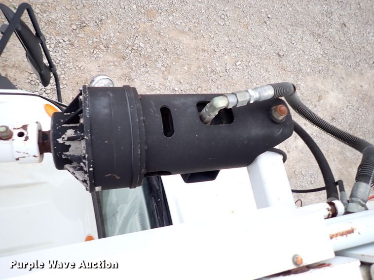 image for item JN9239 2007 International 4400  digger derrick truck