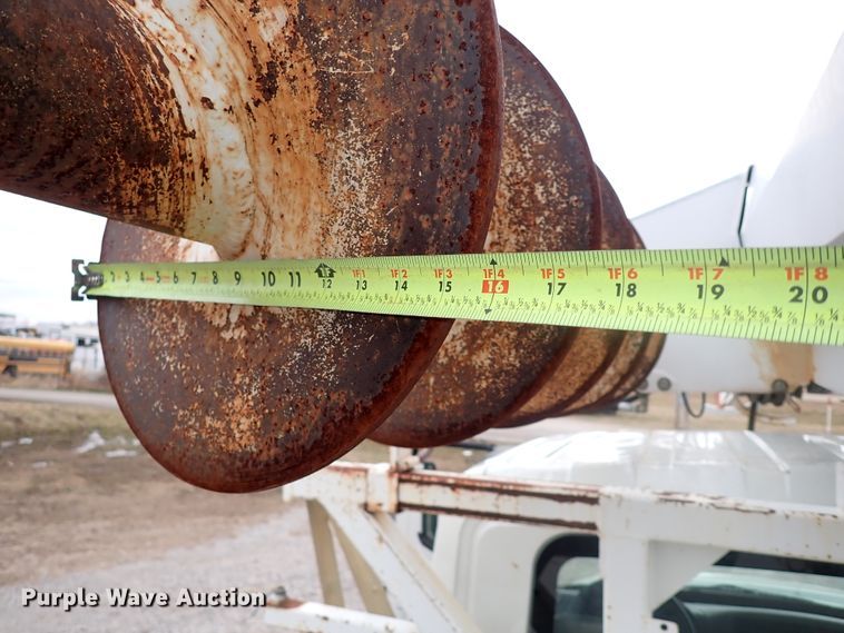 image for item JN9239 2007 International 4400  digger derrick truck