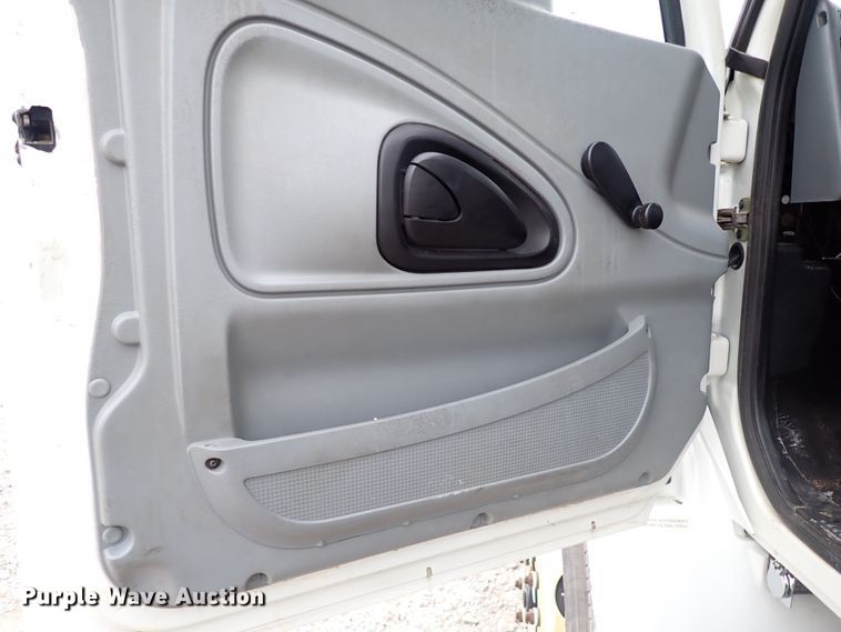 image for item JN9239 2007 International 4400  digger derrick truck