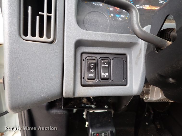 image for item JN9239 2007 International 4400  digger derrick truck