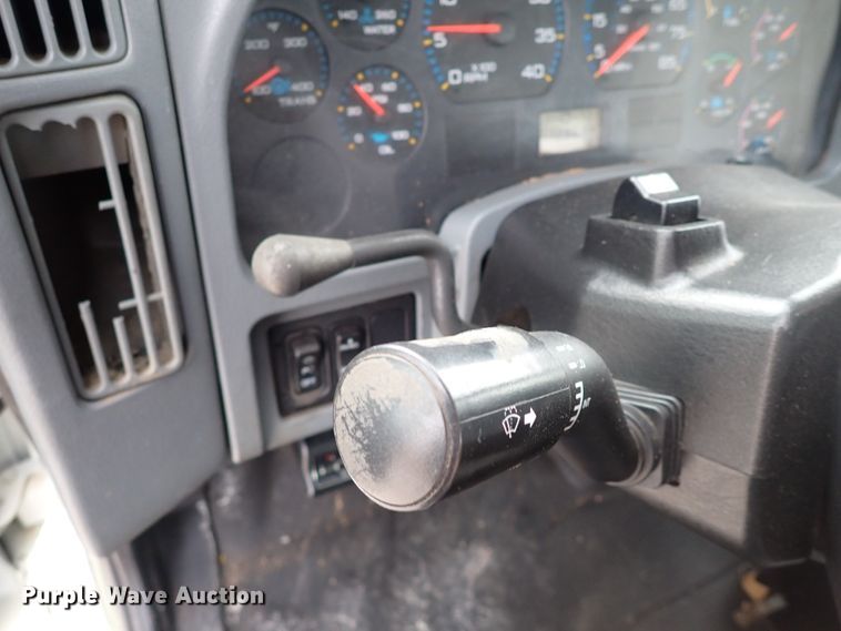 image for item JN9239 2007 International 4400  digger derrick truck