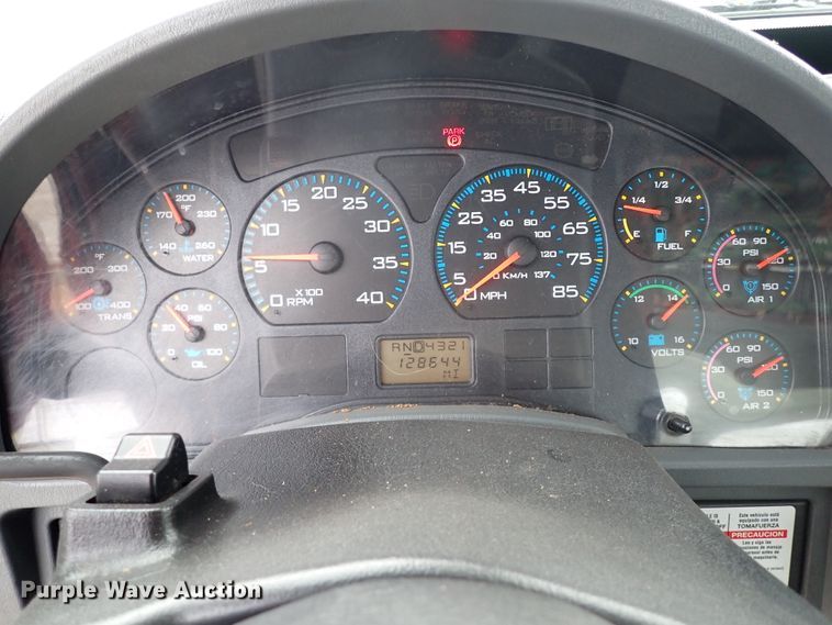 image for item JN9239 2007 International 4400  digger derrick truck