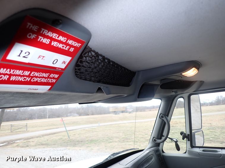 image for item JN9239 2007 International 4400  digger derrick truck