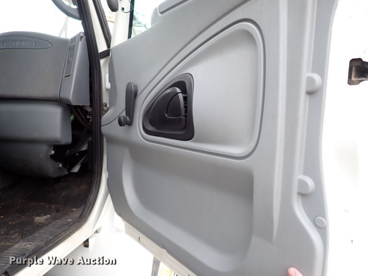 image for item JN9239 2007 International 4400  digger derrick truck