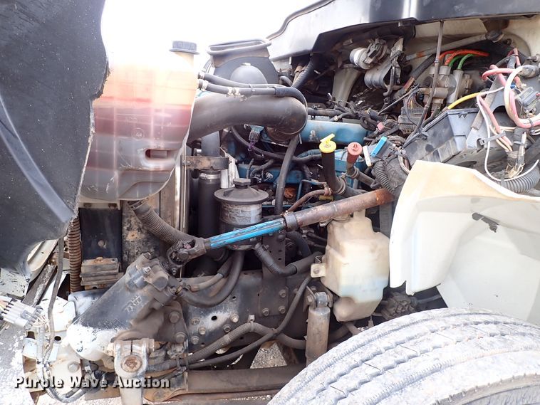 image for item JN9239 2007 International 4400  digger derrick truck