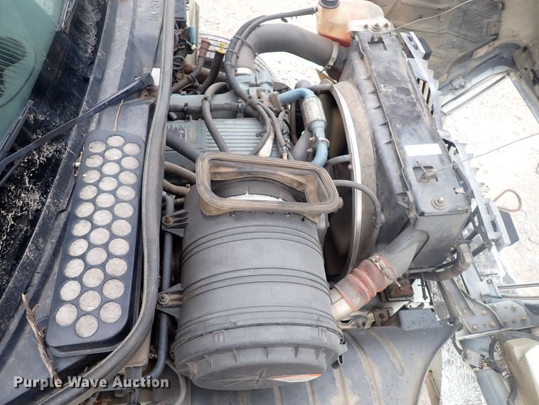 image for item JN9239 2007 International 4400  digger derrick truck