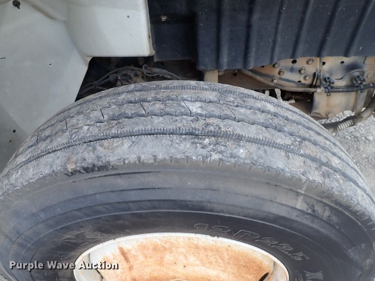 image for item JN9239 2007 International 4400  digger derrick truck