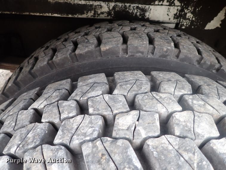 image for item JN9239 2007 International 4400  digger derrick truck