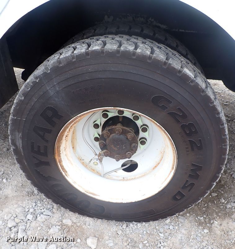 image for item JN9239 2007 International 4400  digger derrick truck