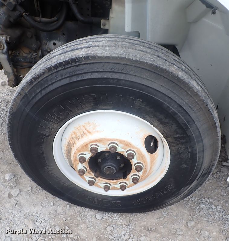 image for item JN9239 2007 International 4400  digger derrick truck