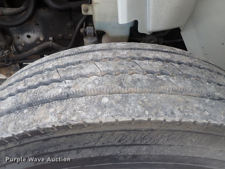 image for item JN9239 2007 International 4400  digger derrick truck