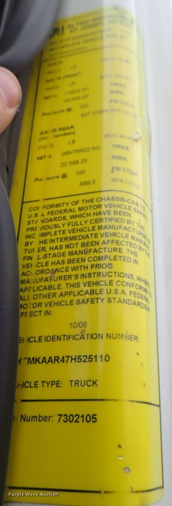 image for item JN9239 2007 International 4400  digger derrick truck