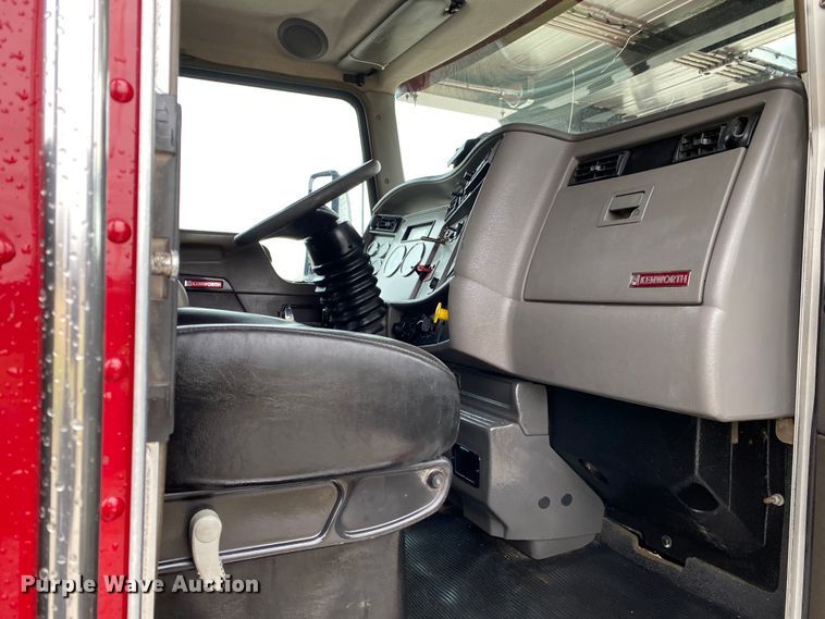 image for item JN9248 2013 Kenworth T370  car carrier truck