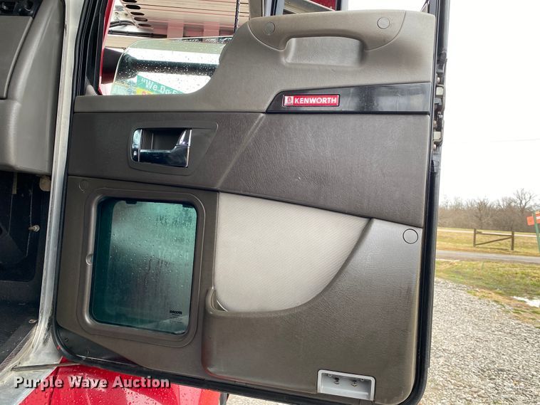 image for item JN9248 2013 Kenworth T370  car carrier truck