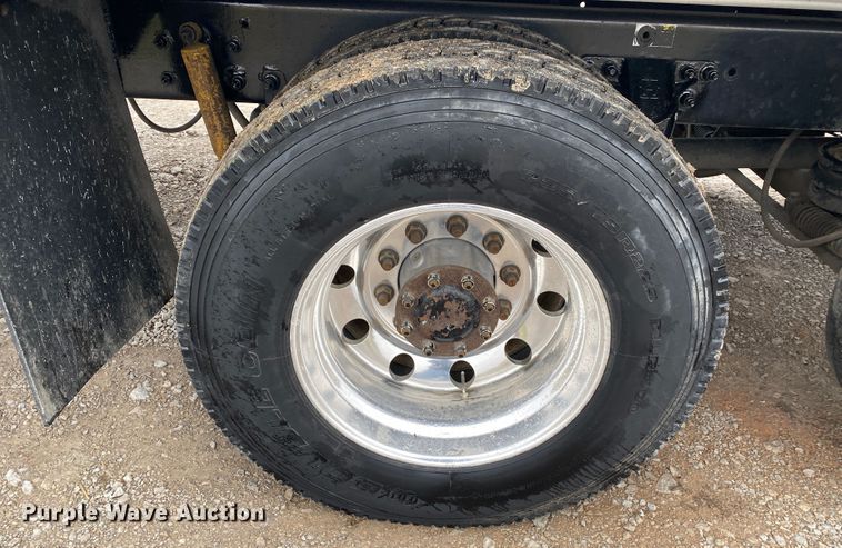 image for item JN9248 2013 Kenworth T370  car carrier truck