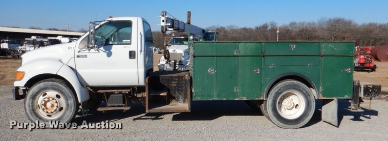 image for item JS9590 2000 Ford F650 Super Duty  utility / service truck