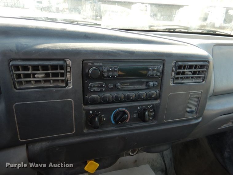 image for item JS9590 2000 Ford F650 Super Duty  utility / service truck