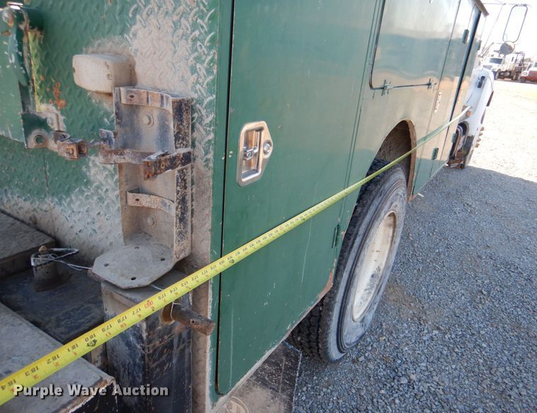 image for item JS9590 2000 Ford F650 Super Duty  utility / service truck