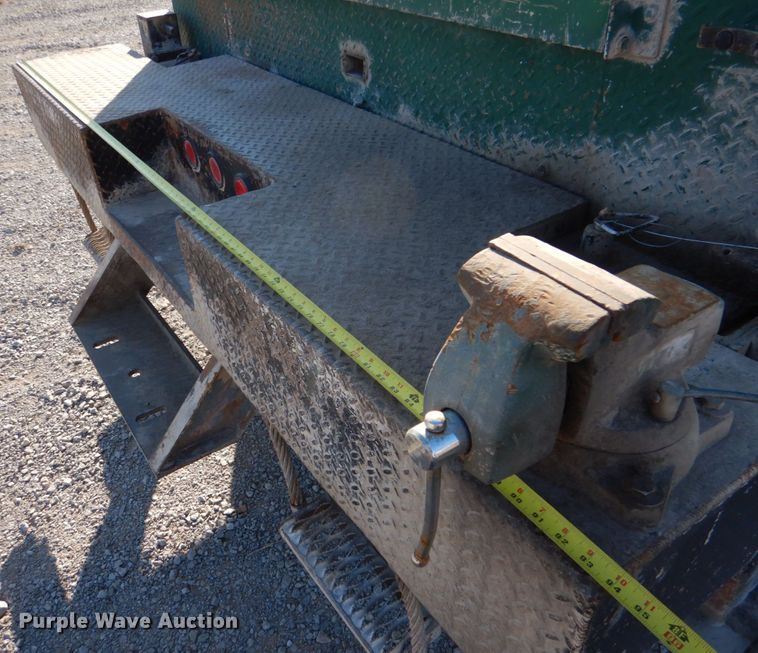 image for item JS9590 2000 Ford F650 Super Duty  utility / service truck