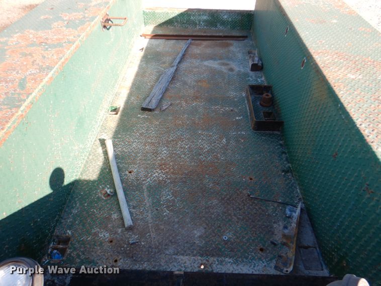 image for item JS9590 2000 Ford F650 Super Duty  utility / service truck