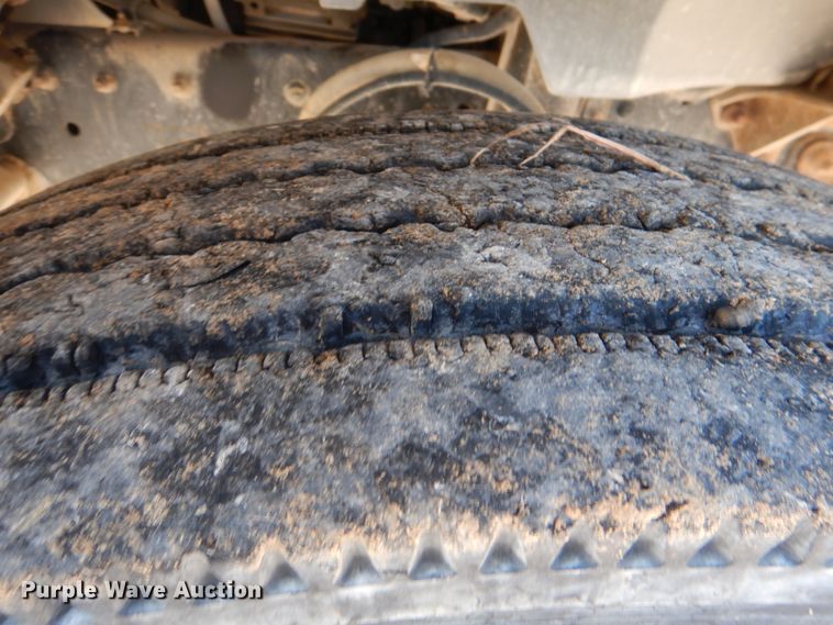 image for item JS9590 2000 Ford F650 Super Duty  utility / service truck