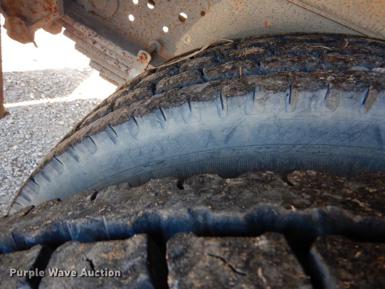 image for item JS9590 2000 Ford F650 Super Duty  utility / service truck