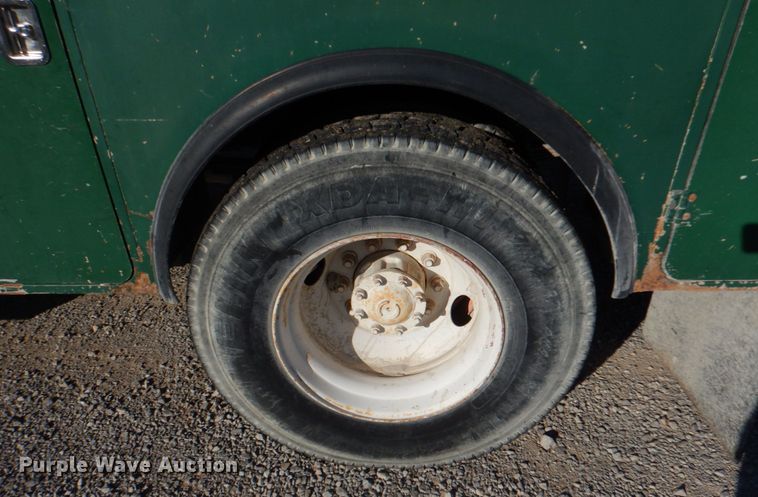 image for item JS9590 2000 Ford F650 Super Duty  utility / service truck