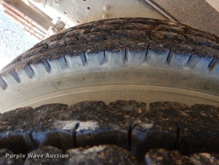 image for item JS9590 2000 Ford F650 Super Duty  utility / service truck