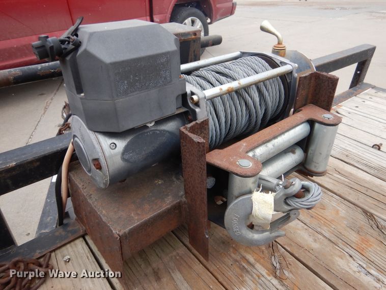 image for item LJ9811 2007 Load Trail Carhaul  equipment trailer