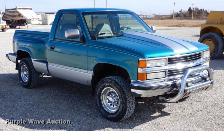 image for item LJ9825 1994 Chevrolet K1500  pickup truck