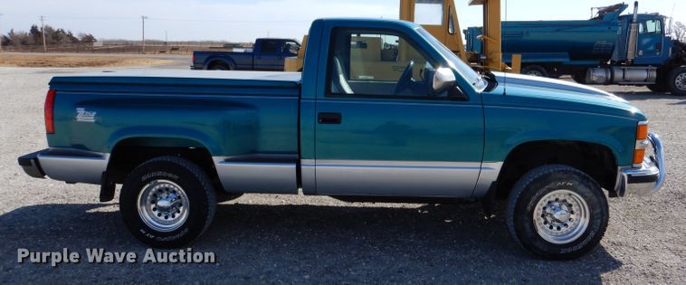 image for item LJ9825 1994 Chevrolet K1500  pickup truck