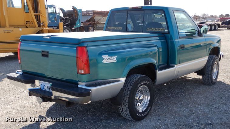 image for item LJ9825 1994 Chevrolet K1500  pickup truck