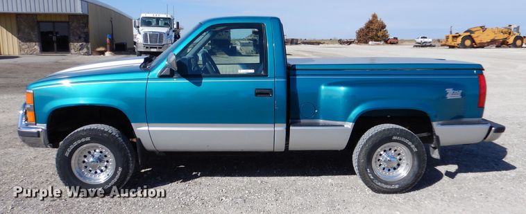 image for item LJ9825 1994 Chevrolet K1500  pickup truck