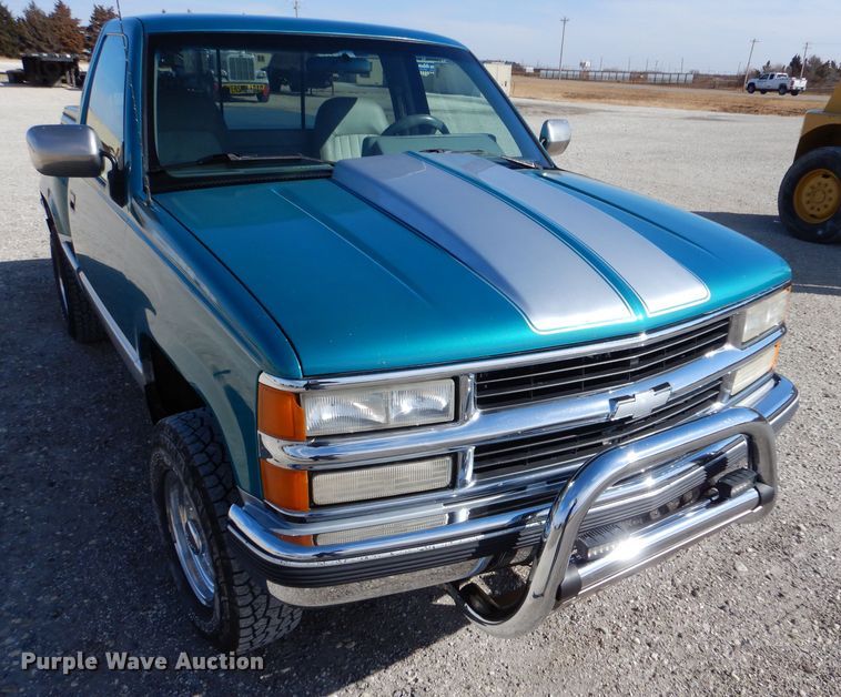 image for item LJ9825 1994 Chevrolet K1500  pickup truck
