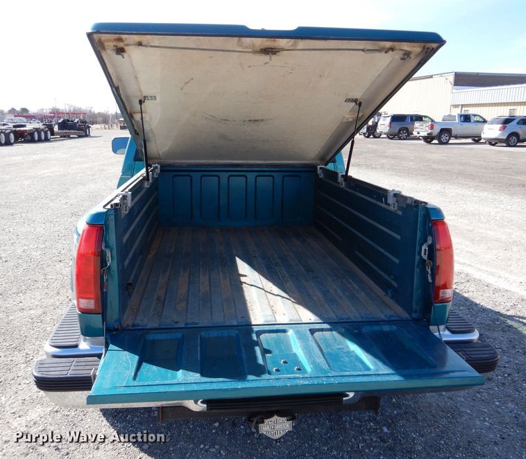 image for item LJ9825 1994 Chevrolet K1500  pickup truck