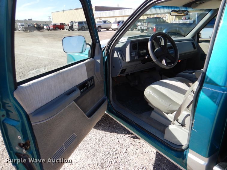 image for item LJ9825 1994 Chevrolet K1500  pickup truck